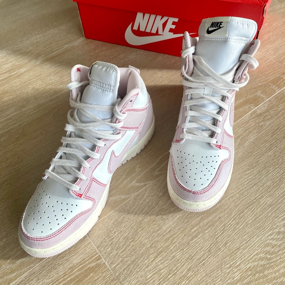 Nike Dunk High 1985 lace-up “Barely Rose” sneakers!! Men’s size 8!! New w box!!